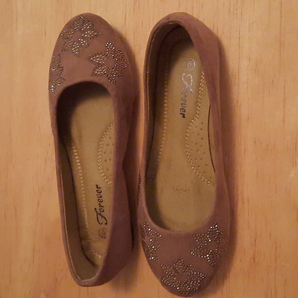 Size 6 Forever Ballerina Flats (Taupe)